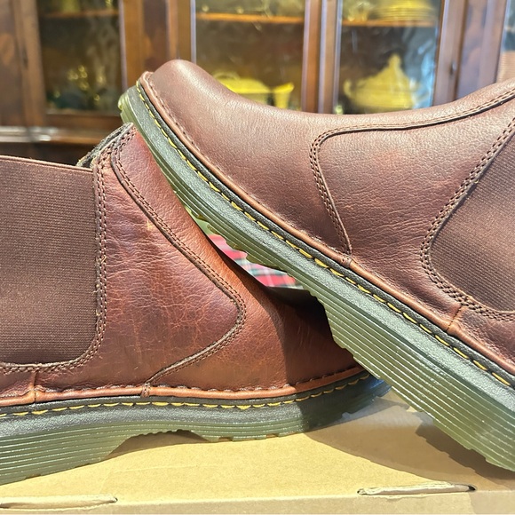 Dr Martens men’s slip-resistant leather Boots - Picture 5 of 12